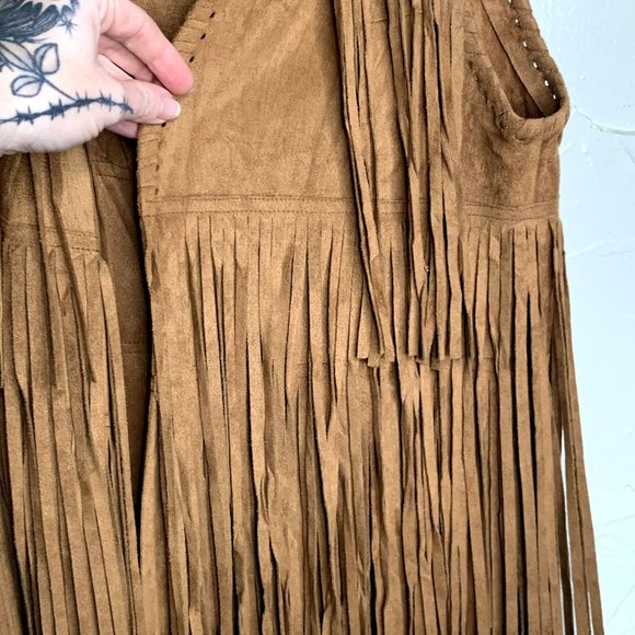 Show Me Your Mumu Wander Fringe Top Foxy Brown Faux Suede - Picture 4 of 7